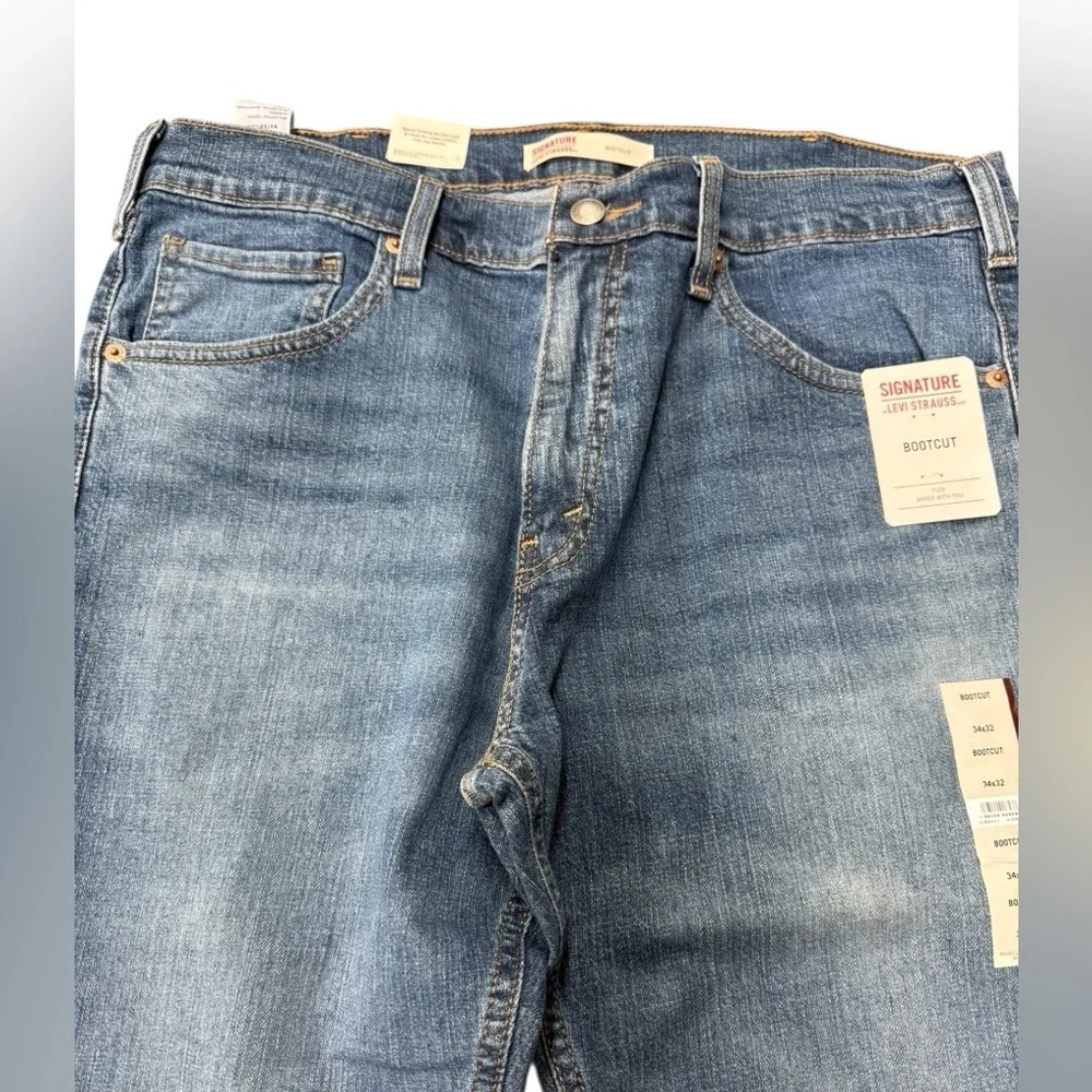 Men’s Signature Levi Strauss bootcut denim jeans NWT Size 34 x 32